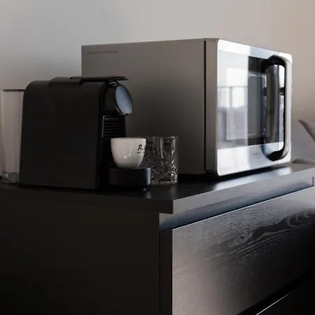 Elegant November 1 Apartment *